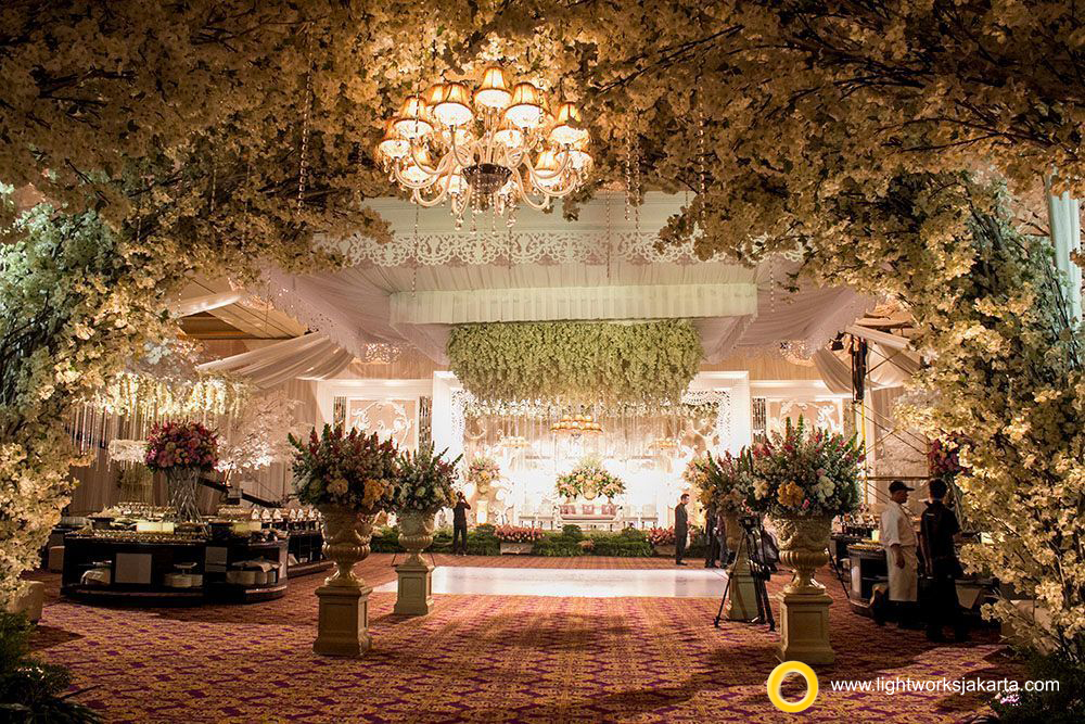 Michael and Gracia's Wedding; Venue at Hotel Mulia; Decor by Nefi Decoration; Lighting by Lightworks