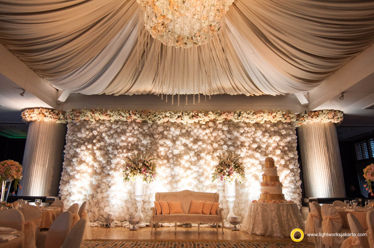 Wisnu and Hilda's wedding reception; Venue at Four Season Hotel; Decoration by Lotus; Lighting by Lightworks