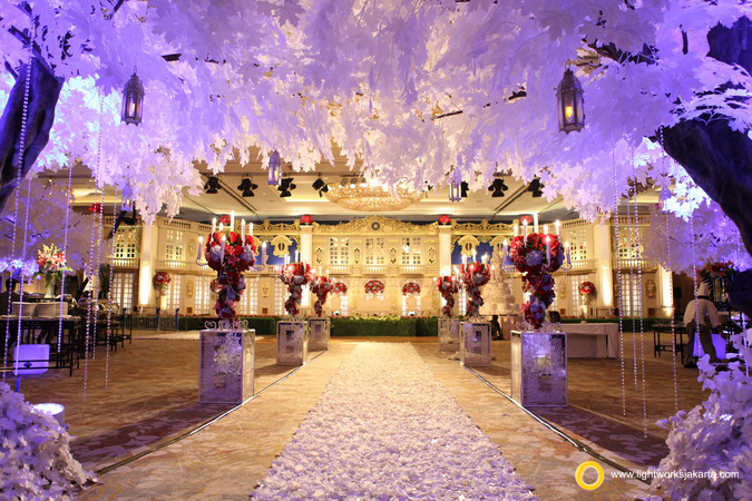 Yadi and Pinarti's Wedding Reception; Venue at Shangri-La Hotel; Decoration by Grasida Decoration; Lighting by Lightworks