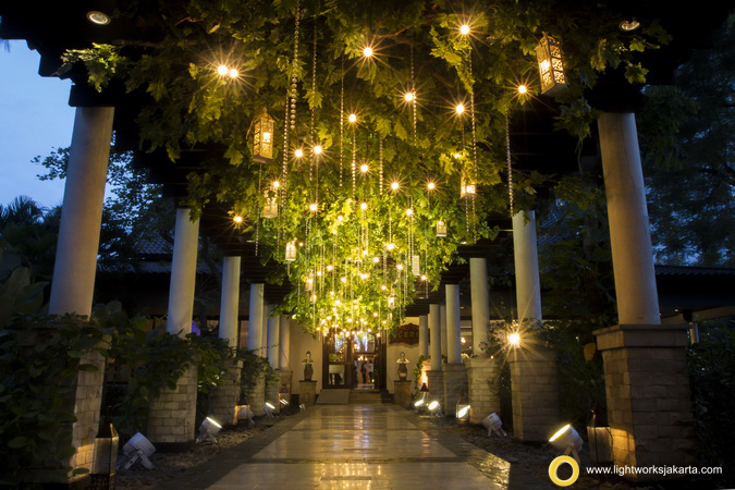 Oki Kawan and Karina D. Chandra's Wedding Reception; Venue at Ceria Room, Shangri-La Hotel; Decoration by Vica Decoration; Lighting by Lightworks