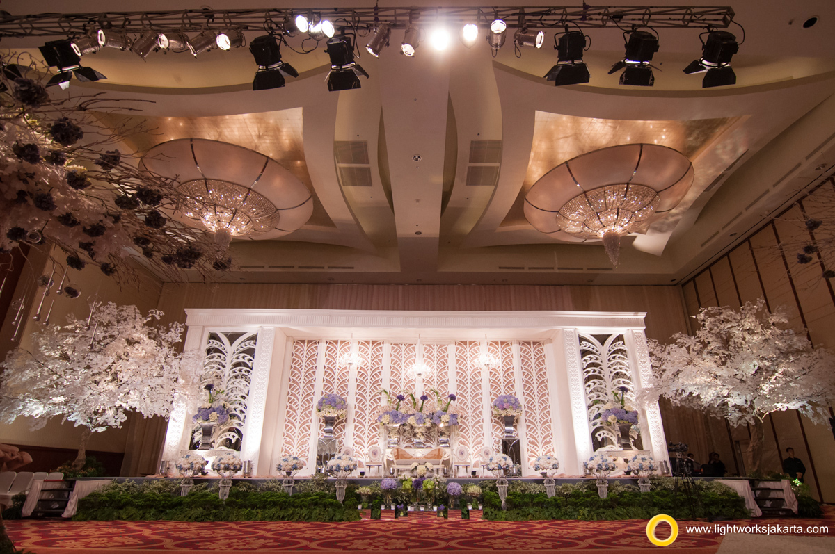 Dion and Caroline’s Wedding Reception; Venue at Ritz-Carlton Pacific Place; Organized by Red Wedding Organizer; Decoration by Nefi Décor; Lighting by Lightworks