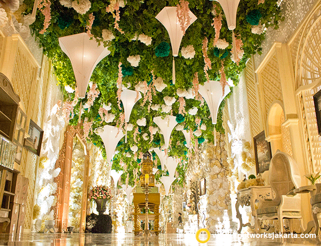 Kristopher and Jessica's Wedding Reception; Venue at Ballroom Hotel Kempinski, Jakarta; Organized by ID&Co Organizer; Photography by The Uppermost; Decoration by Lavender Decoration; Lighting by Lightworks