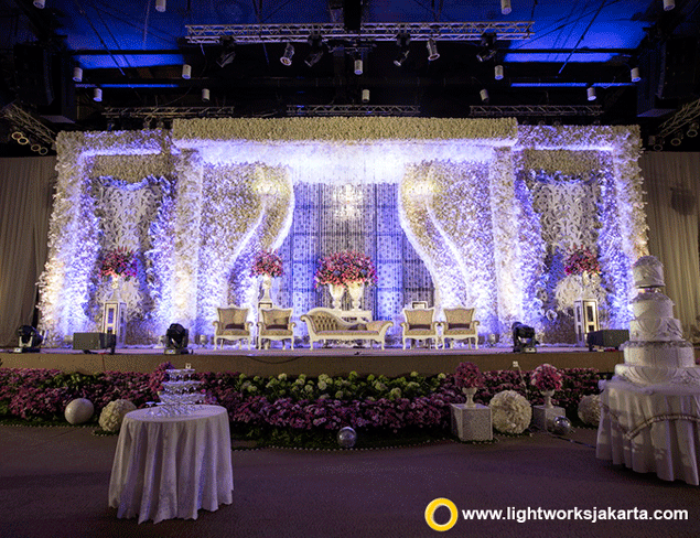 Hadi and Henny's Wedding Reception | Venue at ICC Kemayoran | Decoration by Grasida Decoration | Lighting by Lightworks