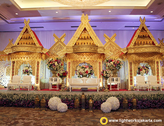 Azizah and Putra's Wedding Reception |Venue at Shangri-La Hotel, Jakarta | Decoratio by Mawar Prada | Lighting by Lightworks