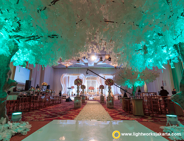 Reza and Sanny's Wedding Reception | Venue at Ritz-Carlton Pacific Place | Cake by Eiffel Cake | Photography by Picture House Photography | Decoration by Grasida Decoration | Lighting by Lightworks