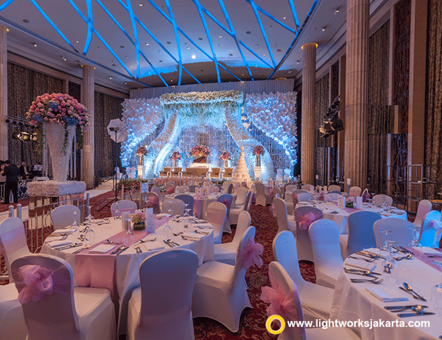 Dennis and Adeline's Wedding Reception | Venue at Bali Room, Kempinski Hotel Jakarta | Organized by Private WO | Cake by Timothy Cake Jakarta | Entertainment by Andrew Lee Entertainment | Photography by Moreno Photography | Video by Chronos Production | Decoration by Vica Decor | Lighting by Lightworks