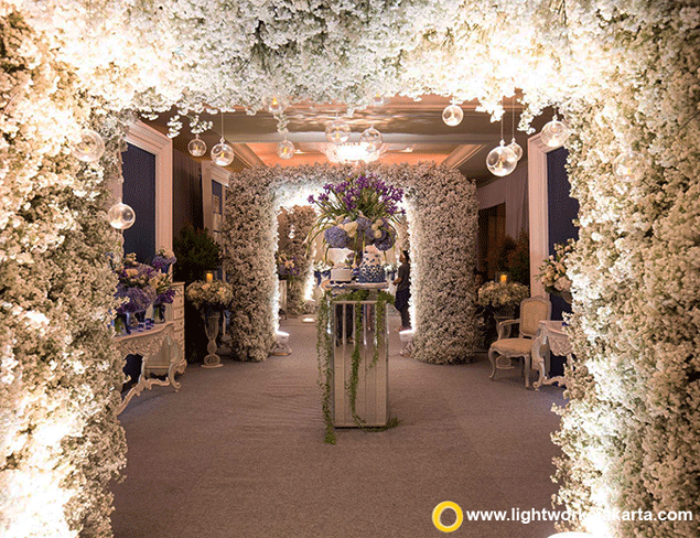 Andrew and Stella's Wedding Reception | Venue at Mulia Hotel, Jakarta | Organized by IWP Organizer | Cake by LeNovelle Cake | Entertainment by Andrew Lee Entertainment | Photography by Axioo Photography | Master of Ceremony by Daddo Parus | Decoration by Nefi Decor | Lighting by Lightworks