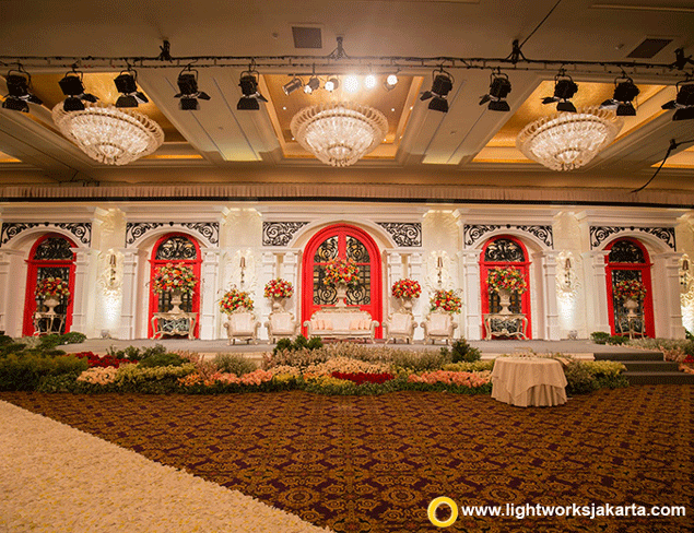 Iwan and Euginia's Wedding Reception | Venue at Mulia Hotel, Jakarta | Organized by Flair WO | Entertainment by Andrew Lee Entertainment | Photography by PPF Photography | Video by The Leonardi | Decoration by Lotus Design | Lighting by Lightworks