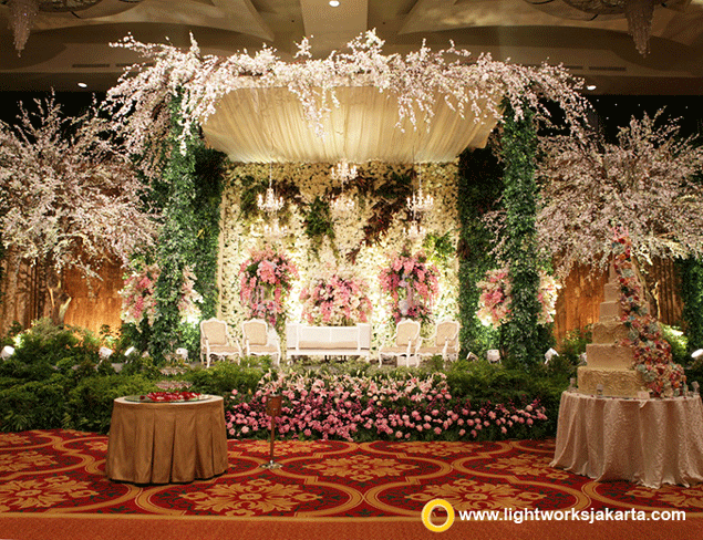 Kristanto and Yenyen's Wedding Reception | Venue at Ritz-Carlton Pacific Place | Decoration by Steve Decor | Lighting by Lightworks