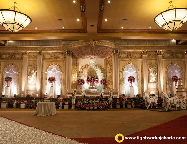 Yapto and Vicky's Wedding Reception | Venue at Balai Samudera | Decoration by Grasida Decoration | Lighting by Lightworks