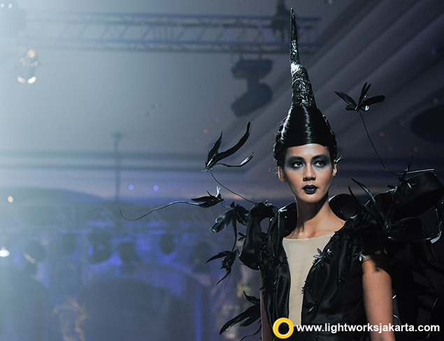 Chateau Fleur Haute Couture 2016 by Hian Then | Venue at Raffles Hotel, Jakarta | Make Up and Hair Do by Donny Liem and Andreas Zhu | Accessories by Rinaldy Yunardi | Shoes by Rina Thang | Table Setting and Decoration by Lotus Design | Fashion Video and Photography by Moreno Photography | Guest Relation by Flair WO | PR Support by Studio One | Organized by Djafar S. | Choreography by Ari Tulang | Sound by Soundworks | Lighting by Lightworks