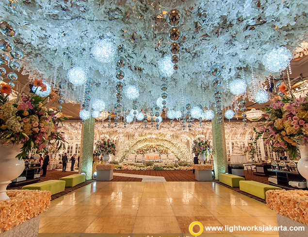 Maurice and Natasya's Wedding Reception | Venue at Mulia Hotel, Jakarta | Organized by IWP Organizer | Cake by LeNovelle Cake | Entertainment by Andrew Lee Entertainment | Master of Ceremony by Daddo Parus | Decoration by Lotus Design | Lighting by Lightworks