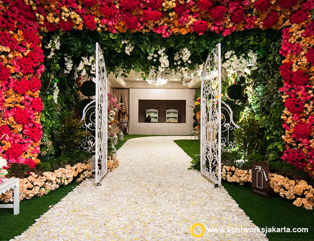 Anthony and Meilisa's Wedding Reception | Venue at Hotel Mulia | Organized by IWP | Entertainment by Andrew Lee Entertainment | Decoration by Lotus Design | Lighting by Lightworks