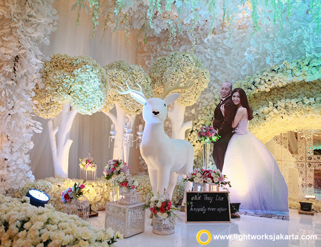 Anthony and Stevany's Wedding Reception | Venue at Raffles Hotel | Organised by Private WO | Decoration by Grasida Decoration |Lighting by Lightworks