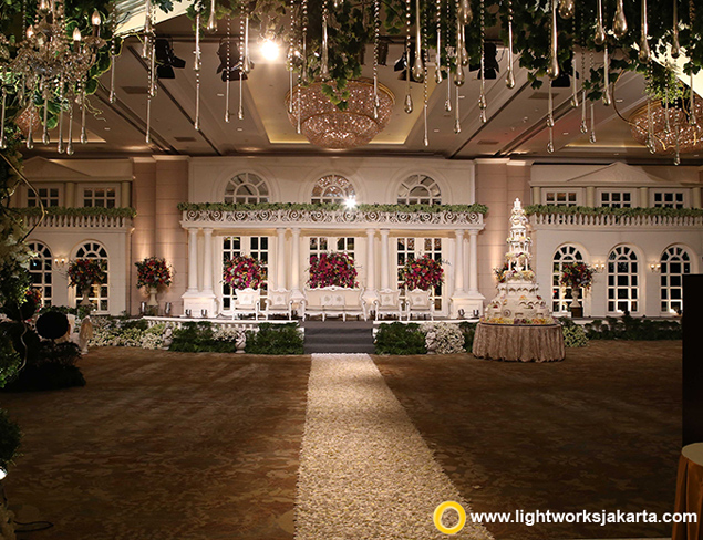 Ray and Ayu's Wedding Reception | Venue at Shangri-La Hotel, Jakarta | Organized by Juzzon WO | Decoration by Lotus Design | Lighting by Lightworks