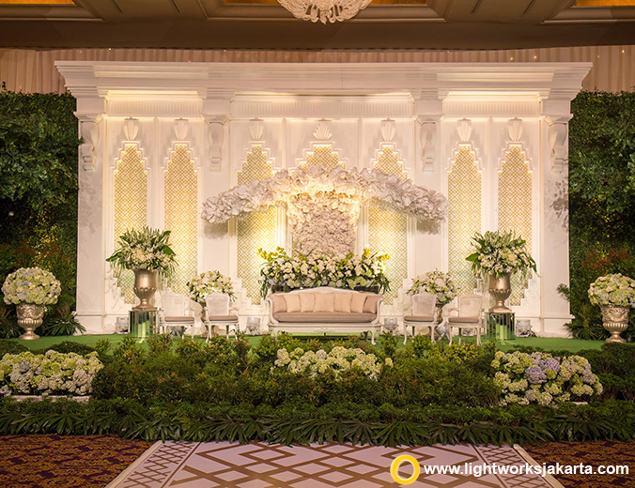 Petra and Rubi's Wedding Reception | Organized by IWP Organizer | Cake by Cherry Red Cake | Entertainment by Andrew Lee Entertainment | Photography by Axioo Photography | Venue at Mulia Hotel, Jakarta | Decoration by Nefi Decor | Lighting by Lightworks