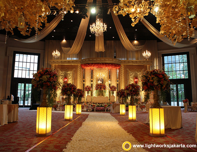 Maruli and Clemency's Wedding Reception | Venue at Sampoerna Strategic Square | Decoration by Grasida Decoration | Lighting by Lightworks