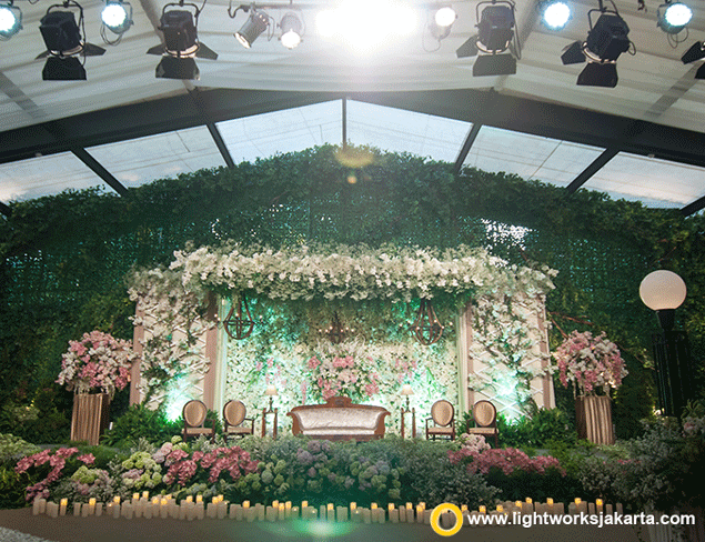 Austin and Sari’s Wedding Reception | Venue at The Dharmawangsa Hotel | Decoration by Steve Decor | Lighting by Lightworks