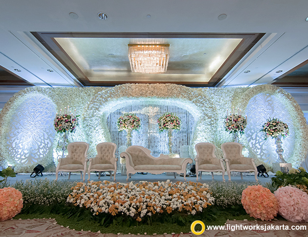 Jens and Desy's Wedding Reception | Venue at Mandarin Oriental Jakarta Hotel | Decoration by Grasida Decoration | Lighting by Lightworks