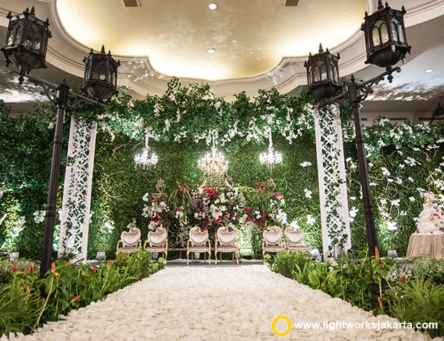 Ryan and Stella’s Wedding Reception | Venue at The Ritz-Carlton Jakarta, Mega Kuningan | Organised by Red WO | Entertainment by Red Velvet Entertainment | Photography by Cappio Photography | Decoration by Elssy Design | Lighting by Lightworks