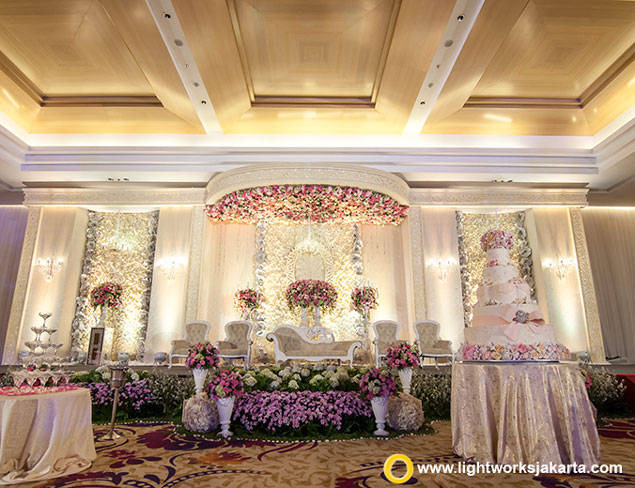 Yudi and Anggraini’s Wedding Reception | Venue at JS Luwansa Hotel and Convention Center | Organiser by Private WO | Cake by LeNovelle Cake | Decoration by Grasida Decoration | Lighting by Lightworks