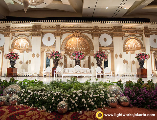 Hans and Sisca’s Wedding Reception | Venue at The Ritz-Carlton Jakarta, Pacific Place | Organised by Red WO | Entertainment by Andrew Lee Entertainment | Master of Ceremony by Daddo Parus | Photo by Antheia Photography | Gown by Hian Then | Decoration by Lavender Decoration | Lighting by Lightworks