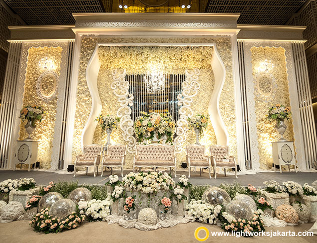 Steven and Ayumia’s Wedding Reception | Venue at Thamrin Nine Ballroom | Organised by Style Organizer | Photo by Keiro Works | Video by Camio Pictures | Cake by Timothy Cake | Decoration by Lili Vicky Decoration | Lighting by Lightworks