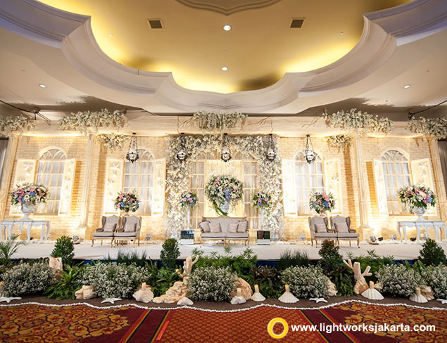 Aditya and Amalia’s Wedding Reception | Venue at The Ritz-Carlton Jakarta, Mega Kuningan | Photography by Michael Timothy Photoworks | Decoration by Elssy Design | Lighting by Lightworks