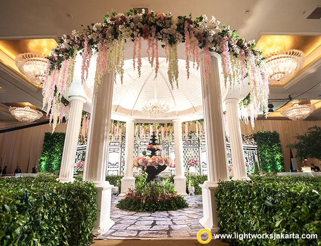 David and Aurelia’s Wedding Reception | Venue at Hotel Mulia, Jakarta | Organised by Irene Wedding Planner (IWP) | Entertainment by All Star Entertainment | Photo by Freyja Photography | Video by Chronos Production | Make Up by Andy Chun | Decoration by Elssy Design | Lighting by Lightworks