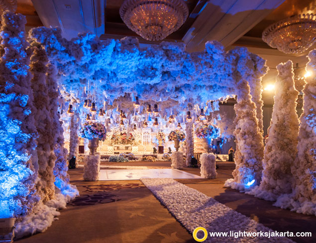 Abidin and Herna Wedding’s Reception | Venue at Hotel Mulia | Organised by Byfaith Credo Planner | Photo and Video by Axioo and David Soong | Cake by LeNovelle Cake | MC by Becky Tumewu and Choky Sitohang | Make Up Artist by Andreas Zhu | Music by Acoustic Punch | Lighting by Lightworks