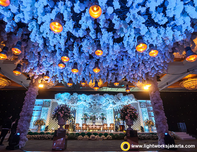 Emral and Patria’s Wedding Reception | Venue at Hotel Mulia, Jakarta | Decoration by Lavender Decoration | Lighting by Lightworks