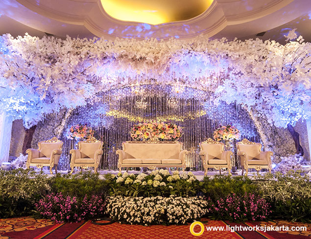 Yoko and Naomi’s Wedding Reception | Venue at The Ritz-Carlton Jakarta, Mega Kuningan | Decoration by White Pearl Decoration | Lighting by Lightworks