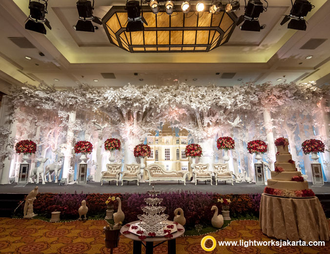 David and Agatha wedding’s reception | Venue at JW Marriott Hotel | Decoration by Grasida Decor | Lighting by Lightworks Jakarta