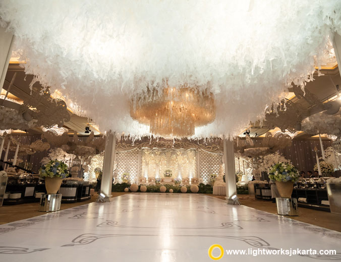 Howard and Patricia’s wedding reception | Venue at Hotel Mulia | Decoration by Nefi Decor | Wedding dress by Adrian Gan | Wedding cake by Hanks Cakes | Photo and video by Axioo | Organised by MKE | Lighting by Lightworks Jakarta