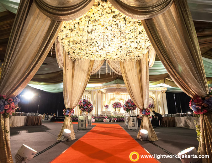 Lika and Fazly wedding reception | Venue at Balai Kartini | Decoration by Grasida Decor | Lighting by Lightworks Jakarta