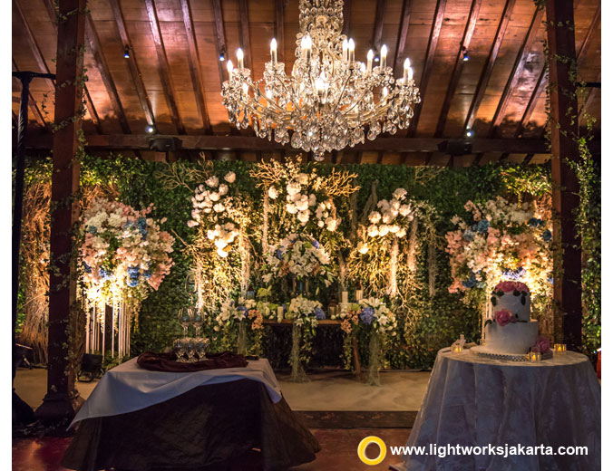 Felix and Siska wedding reception | Venue at Plataran Dharmawangsa | Decoration by Steve Decor | Lighting by Lightworks Jakarta