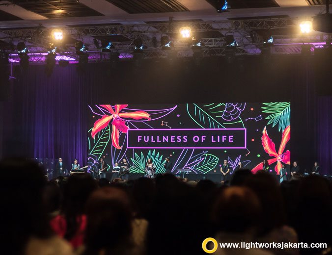 TWC 2016 “Fullness of Life” | Venue at The Kasablanka Hall | Decoration by Lotus Design | Worship team are JPCC | Sound system by Soundworks Jakarta | Lighting by Lightworks Jakarta