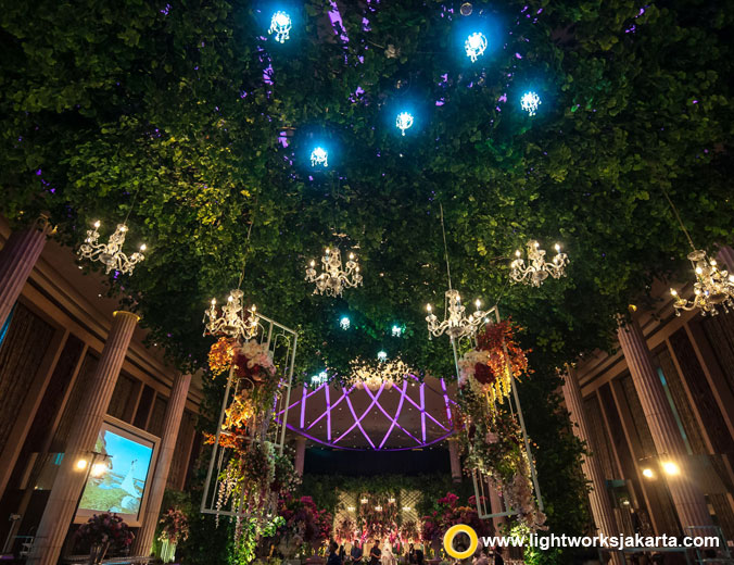 Henry and Florence wedding reception | Venue at Bali Room Kempinski Jakarta | Organised by Excellent Organizer | Decoration by Steve Decor | Music by Deo Entertainment | Wedding cake by LeNovelle Cake | Photography and videography by Axioo | Lighting by Lightworks Jakarta