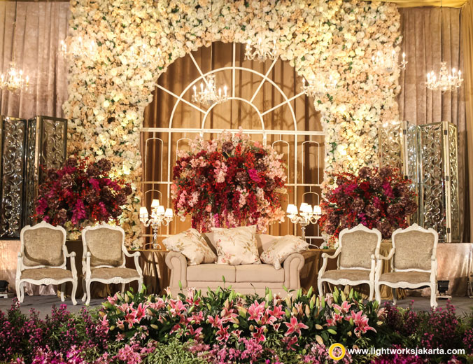 Darwis and Wulan wedding reception | Venue at Double Tree Hilton Jakarta | Decoration by Steve Decor | Organised by IdnCo Wedding Organizer | Photo by Indigosix Photoworks | Make up artist are Andy Chun | Flowers by Twigs and Twine | Gown by Imelda Hudiyono | Lighting by Lightworks