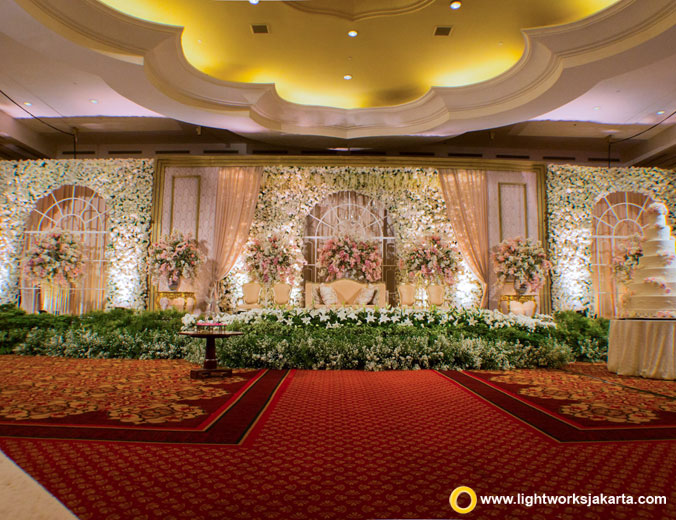 Shirley and Monico wedding reception | Venue at The Ritz-Carlton Kuningan | Decoration by Steve Decor | Lighting by Lightworks