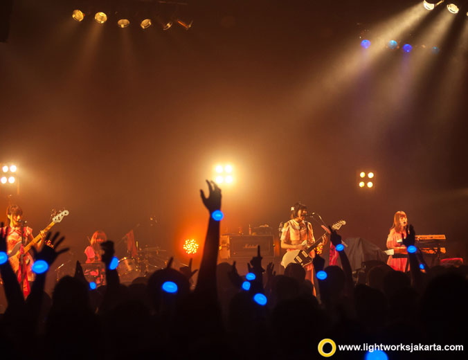 Silent Siren World Tour 2016 | Venue at Upper Room | Sound system by Soundworks | Lighting equipment by Lightworks
