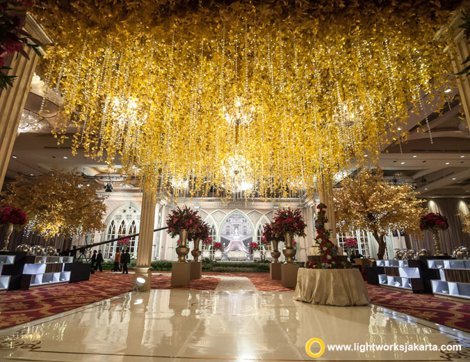 Edwin and Tracy wedding reception | Venue at The Ritz Carlton Pasific Place | Decoration by Lotus Design | Organised by Irene IWP | Photo and video by Axioo | Lighting by Lightworks
