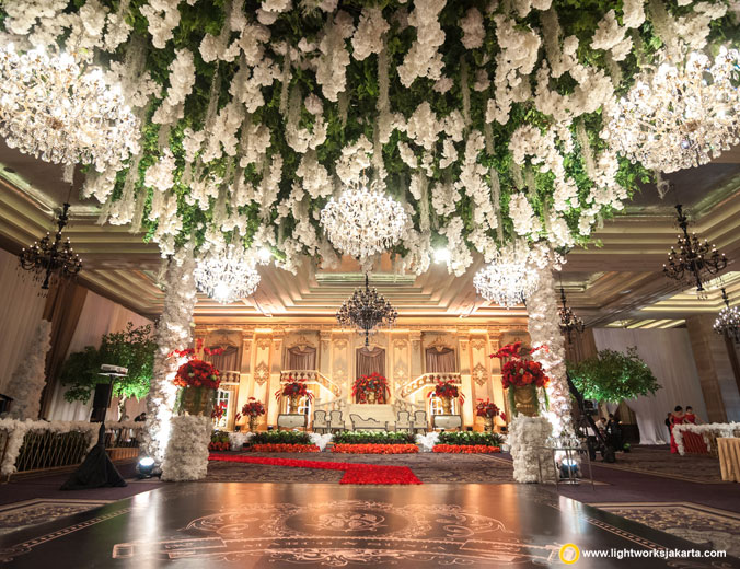 Marco and Sunia wedding reception | Venue at Grand Ballroom Kempinski | Decoration by Lavender Decoration | Organised by Private Wedding Organizer | Photo by Axioo | Music by Blue Ice Music | MC are Lily Iswandy | Lighting by Lightworks