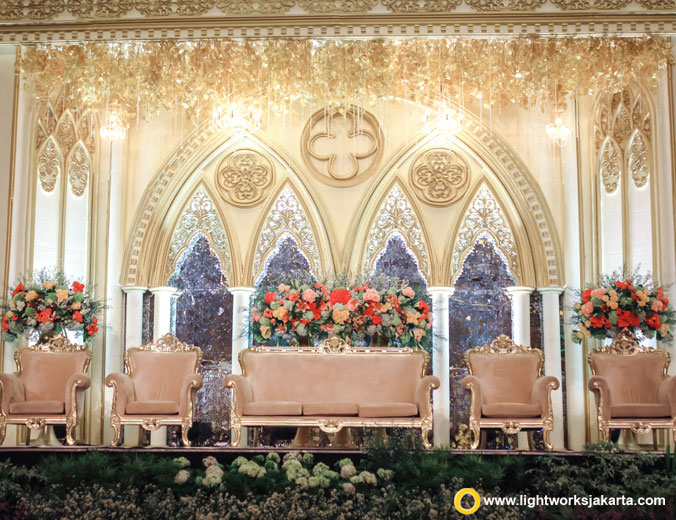 Edwerd and Brigita wedding reception | Venue at The Hall Senayan City | Decoration by White Pearl Decoration | Lighting by Lightworks