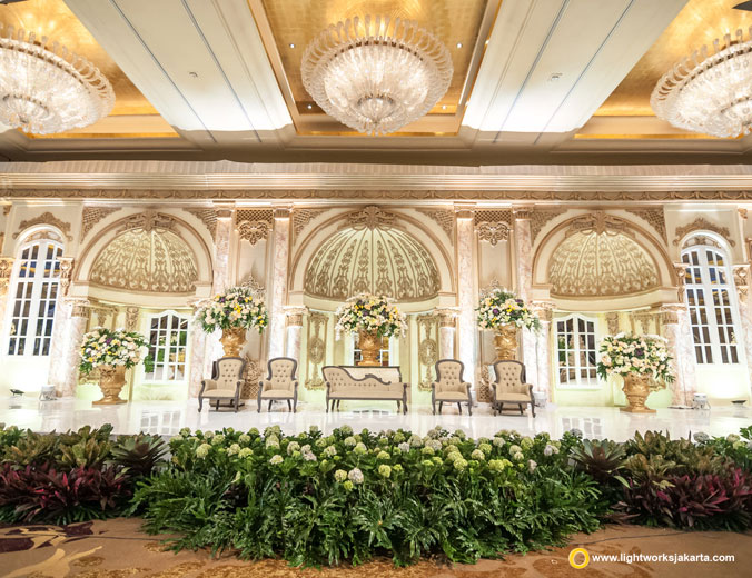 Richard and Irene wedding reception | Venue at Hotel Mulia | Decoration by Lavender Decoration | Organised by Multi Kreasi Enterprise | Make up by Anpa Suha | Dress by Yefta Gunawan | Hair do by Woko S | Headpiece by Rinaldy A. Yunardi | Photo by The Leonardi | Wedding cake by LeNovelle Cake | Lighting by Lightworks