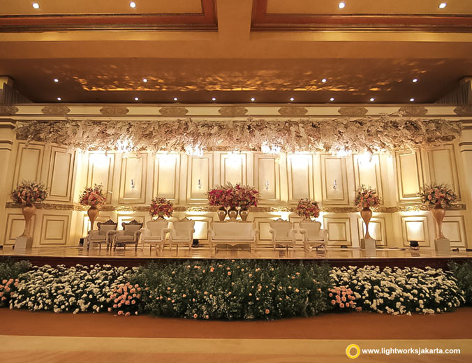 Nico and Anita wedding reception | Decoration by White Pearl Decoration | Venue at Balai Samudera | Organised by Tony Life Time Wedding Organizer | Dress by Hian Tjen | Make up artist are Susy Kleo | Photo by Axioo | MC are Michael Tjandra | Music by Bells Orchestra | Sound system by Soundworks Jakarta | Lighting by Lightworks