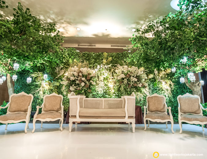 Andrew and Christi wedding reception | Venue at Level 8 The Ritz-Carlton Pasific Place | Decoration by Steve Decor | Organised by JWP Wedding Organizer | Make up artist are Winnie Neuman | Gown by Private Label Collection | Crown by Leciel Design | Lighting by Lightworks
