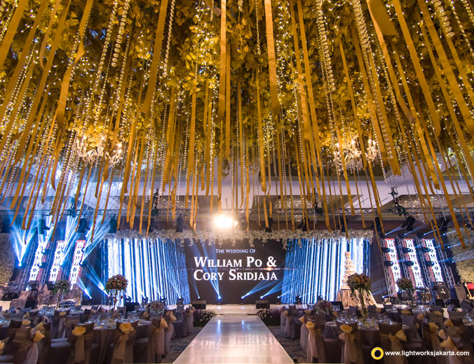 Wedding of William and Cory | Venue at The Mulia Bali | Decoration and bouquet by Lotus Design | Organised by Mahkota Event Organizer | Photo by Axioo | Make up by Susy Kleo | Dress by Hian Tjen | Special Perfomance by Raissa, Once | Lighting by Lightworks