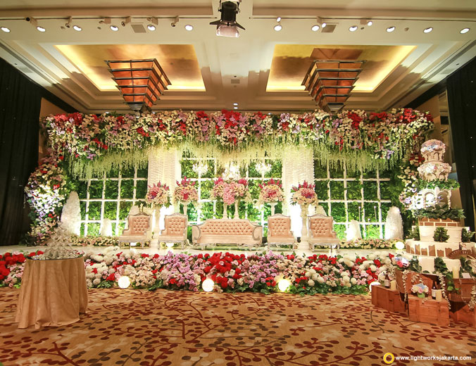 Willy and Jessica’s wedding reception | Venue at Grand Hyatt Jakarta | Decoration by Trinity Artwork | Lighting by Lightworks