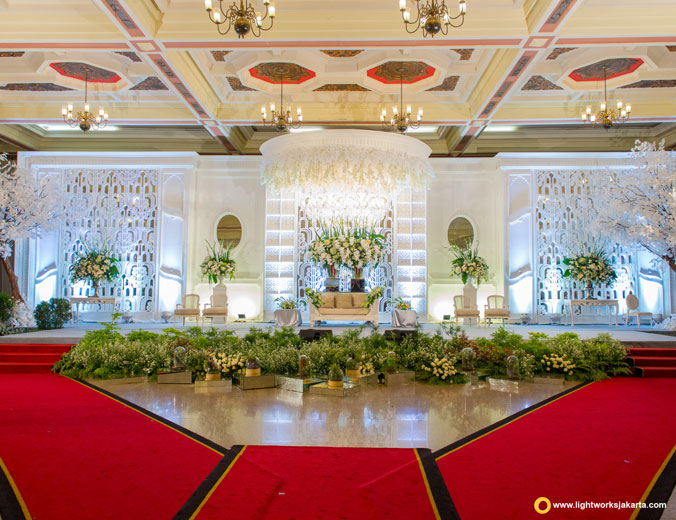 Widya and Topan’s wedding reception | Venue at Balai Sudirman | Decoration by Akasya Decor | Lighting by Lightworks